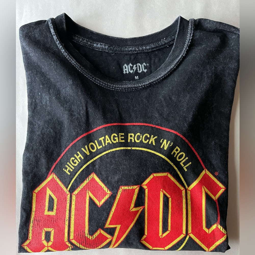 AC/DC‎ UK Tour 1976 cropped black T-shirt